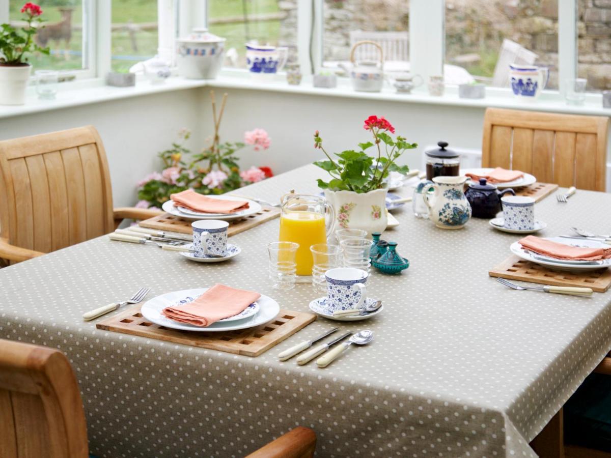 Higher Tresmorn Farm Bed & Breakfast Crackington Haven Ngoại thất bức ảnh